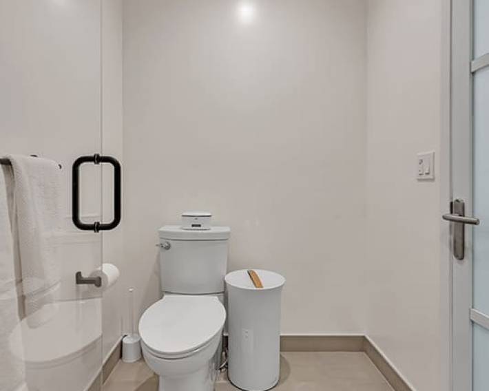 2.5 Bathroom 3655 11