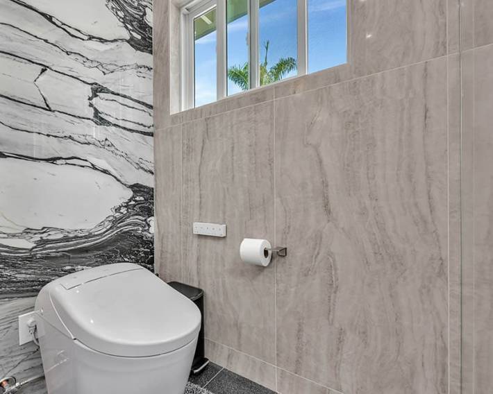 Master Bathroom & bedroom - Belmont9